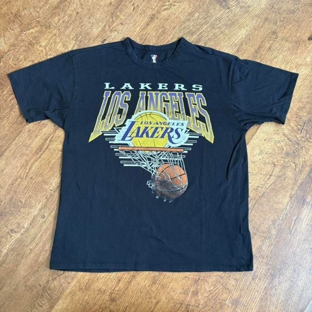 faded black Los Angeles Lakers NBA faded/cracked graphic t-shirt